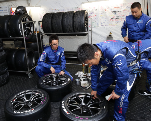 レースで戦うディーラーメカニック | メカニック 新卒採用情報